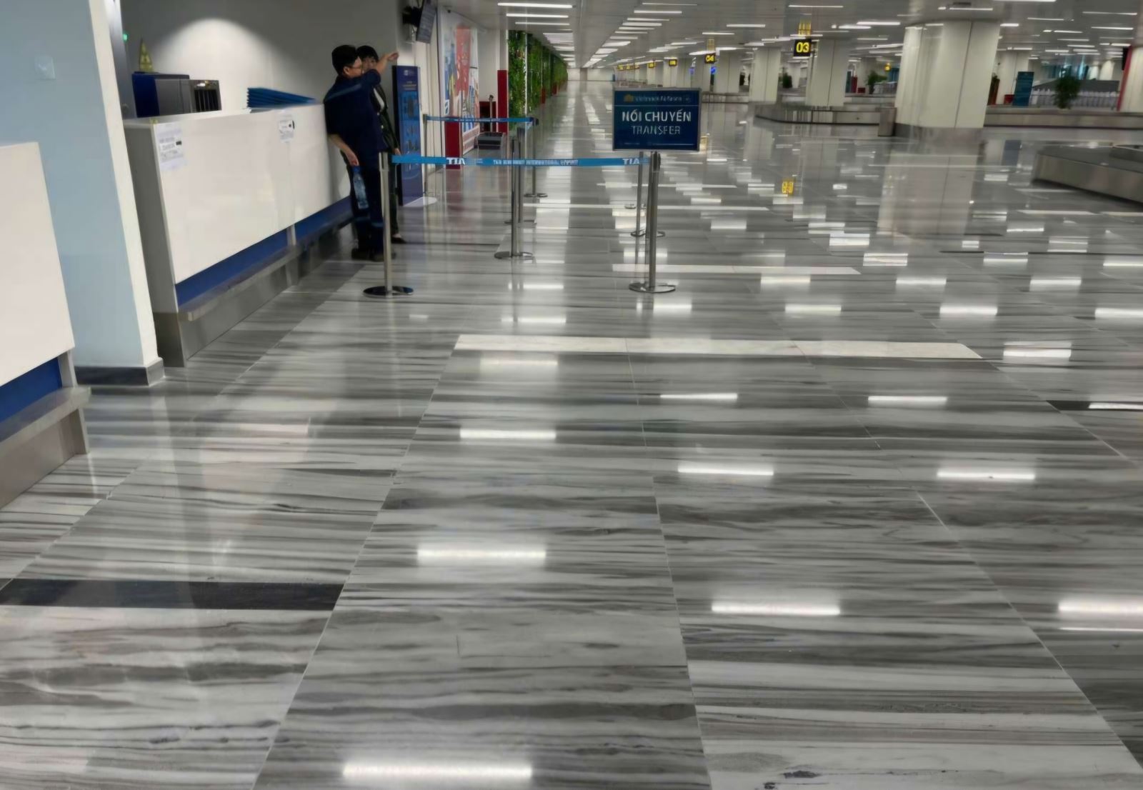 Nguyên nhân nền nhà ga T3 Tân Sơn Nhất bong tróc và cam kết khắc phục