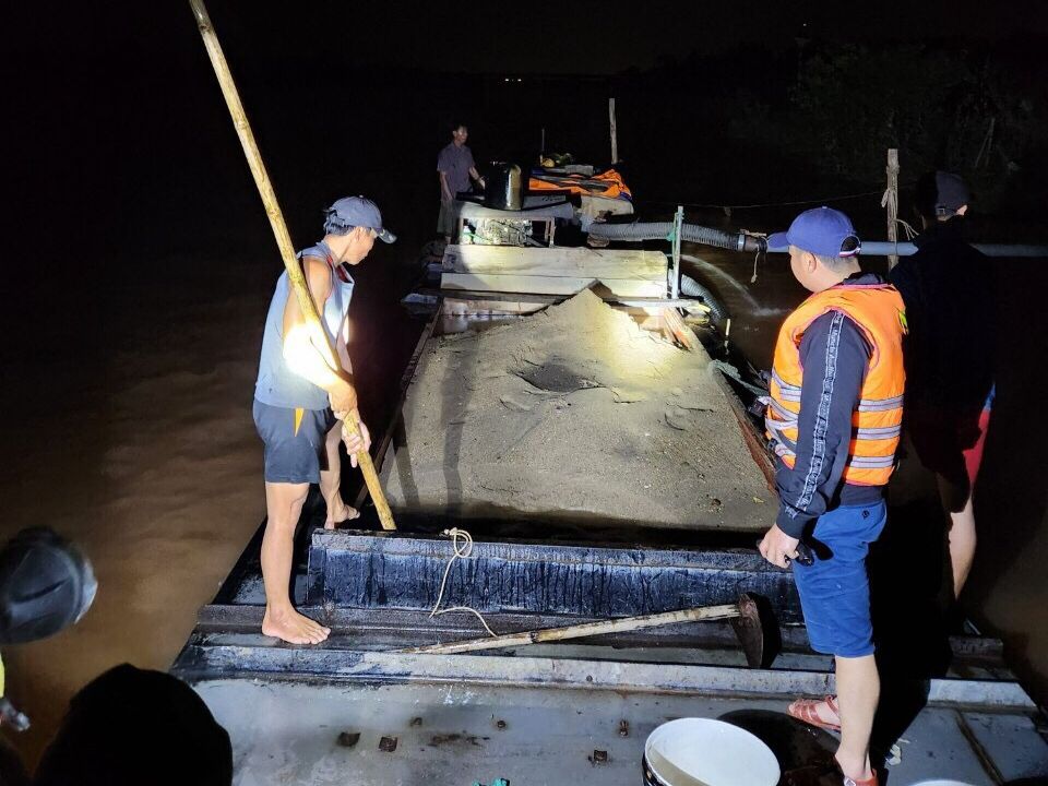 Tỉnh ủy Quảng Trị quyết liệt chặn đứng khai thác cát trái phép trên sông Thạch Hãn